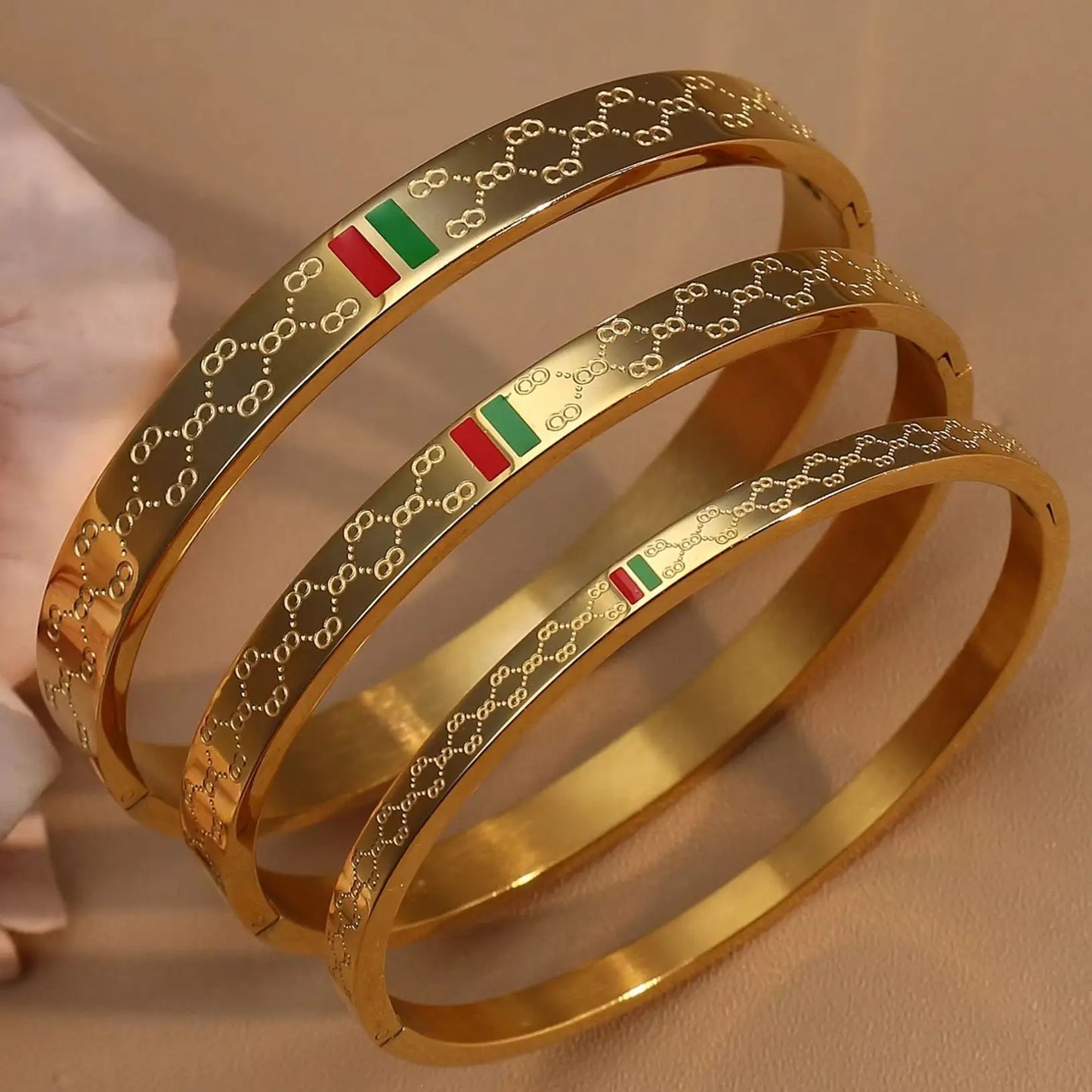 18 K Gold Plated Stainless Steel  55 MM Red/Green Bangles  , Fashionable Jewelry For Men And Women Wholesale