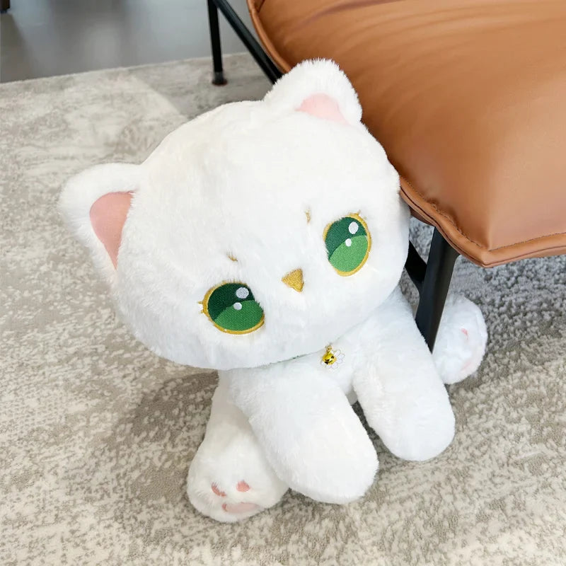 Peluche de gato con ojos verdes