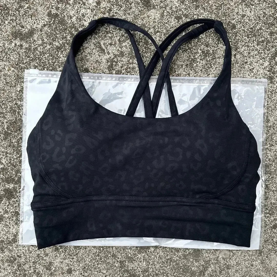 Sujetador deportivo para mujer de color liso, de punto cruzado, suave y de alta resistencia, top ajustado para entrenamiento completo, gimnasio, yoga, ropa interior con almohadillas para el pecho