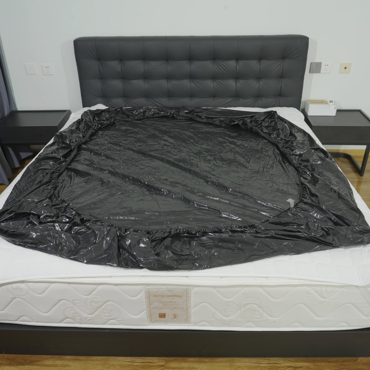 1pcs PVC Waterproof Mattress Protection Sheet, Soft and Skin-Friendly