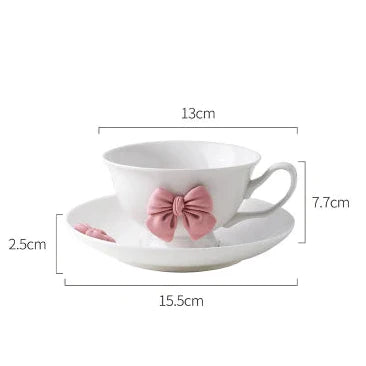 Tazas de café y tazas de té coquetas