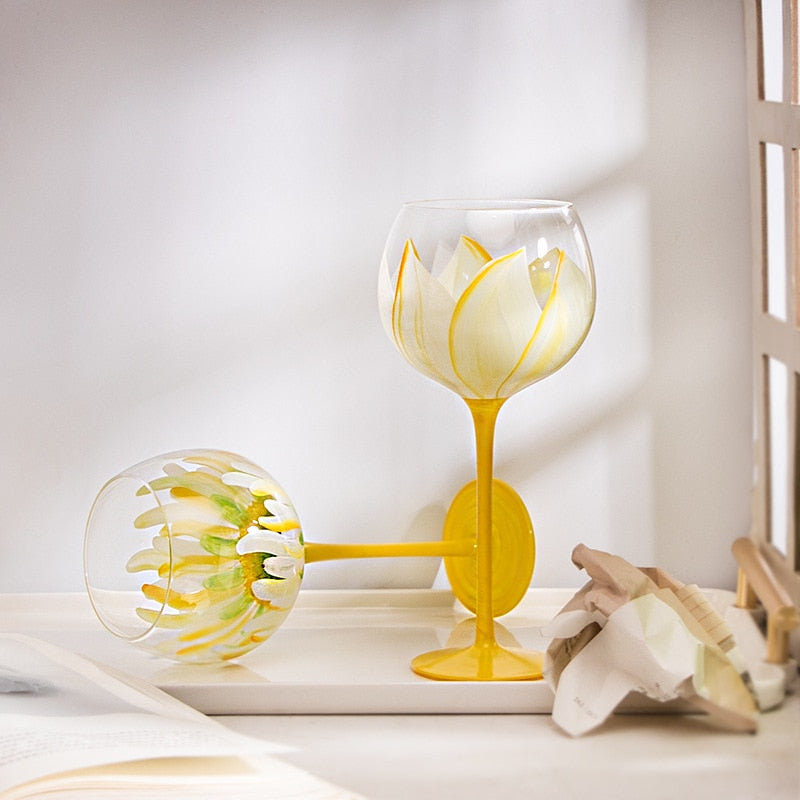 Copas de cristal con flores pintadas a mano