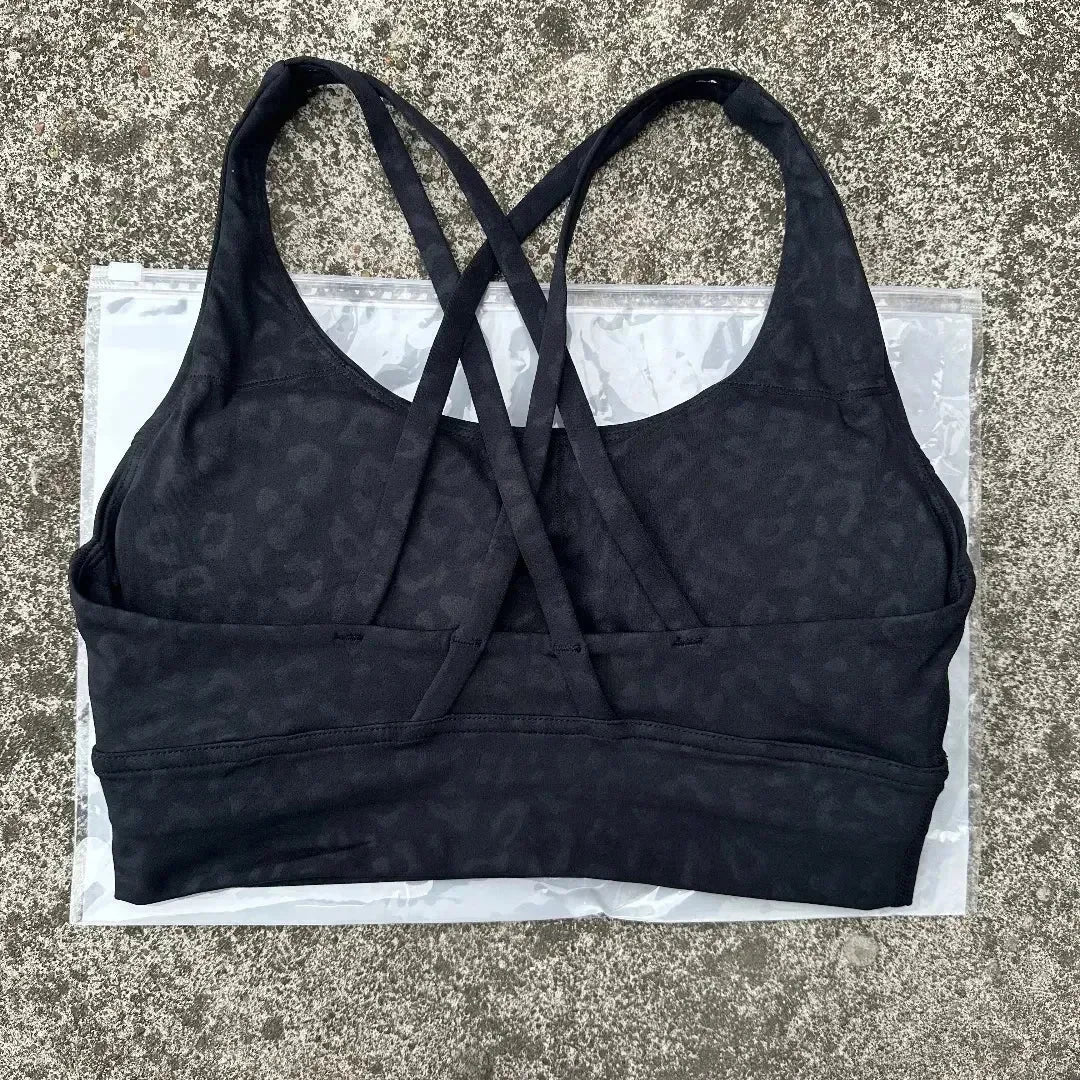 Sujetador deportivo para mujer de color liso, de punto cruzado, suave y de alta resistencia, top ajustado para entrenamiento completo, gimnasio, yoga, ropa interior con almohadillas para el pecho