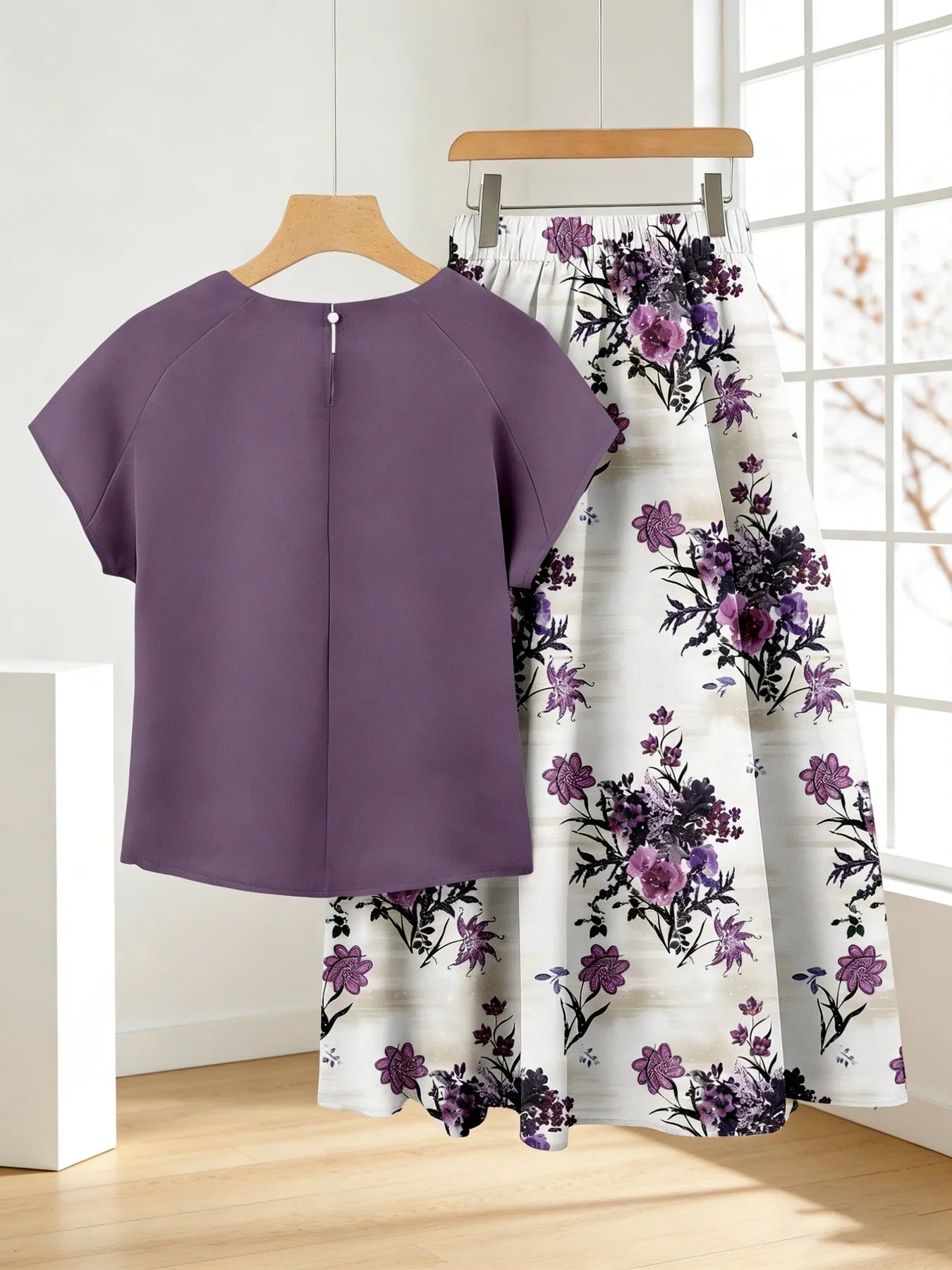 Retro Women's Plus Size Ink Purple Printed Skirt + Simple Purple Short-Sleeved T-Shirt Elegant Women's Casual Suit