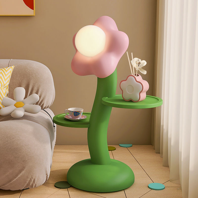 Mesa con Lámpara de Pie en Forma de Flor