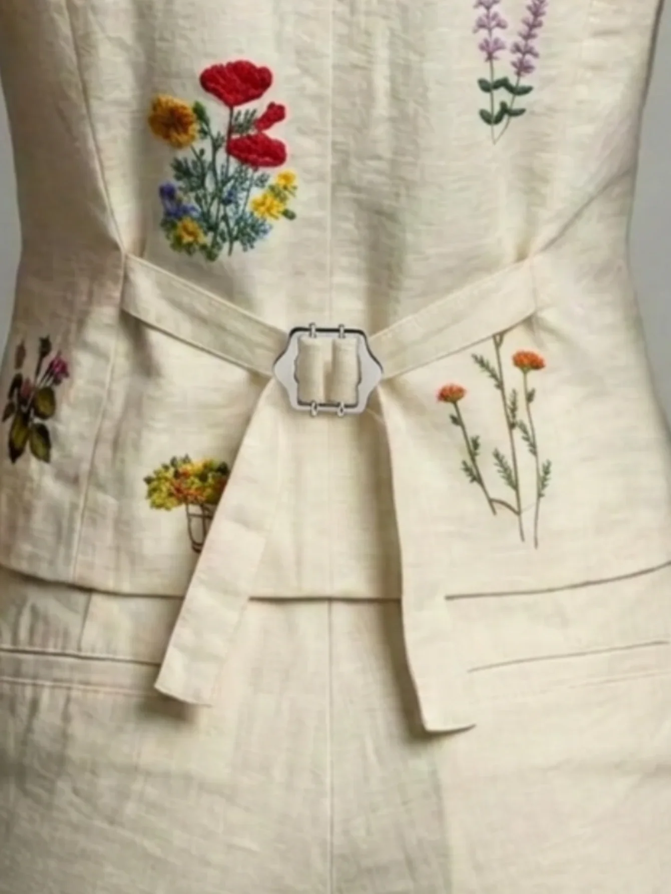 Spring Summer Autumn Linen Gilet with Unique Random Embroidery, Elegant Versatile Commuter Outer‑wear Vest