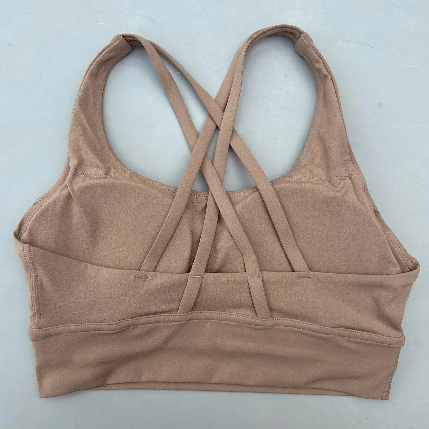 Sujetador deportivo para mujer de color liso, de punto cruzado, suave y de alta resistencia, top ajustado para entrenamiento completo, gimnasio, yoga, ropa interior con almohadillas para el pecho