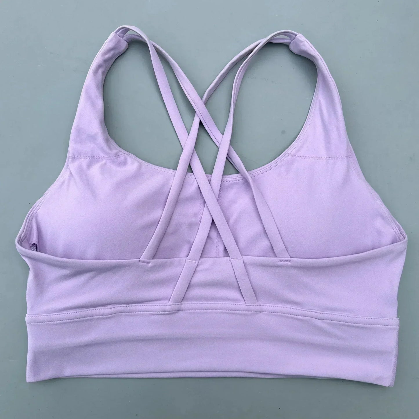 Sujetador deportivo para mujer de color liso, de punto cruzado, suave y de alta resistencia, top ajustado para entrenamiento completo, gimnasio, yoga, ropa interior con almohadillas para el pecho