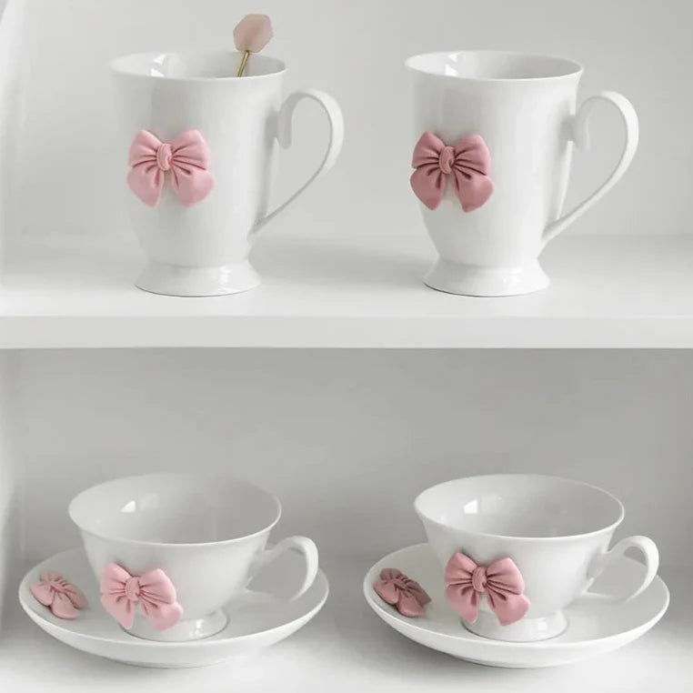 Tazas de café y tazas de té coquetas