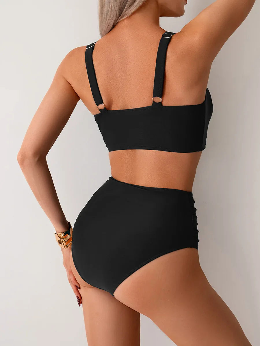 Elegancia Negra: Conjunto de Bikini Cruzado con Push-Up