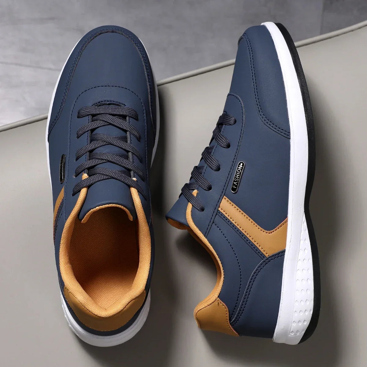 Men's Running Shoes 2025 Autumn Shock-absorbing Sports Shoes Plus Size Yellow Flat Bottomed Lightweight Casual Walking Shoes