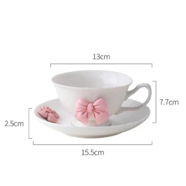 Tazas de café y tazas de té coquetas