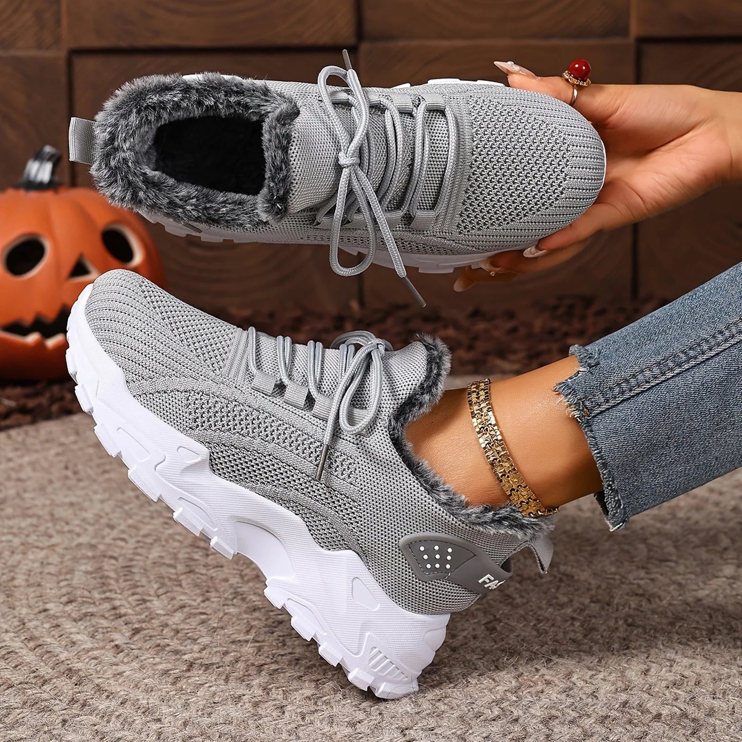 Women's Winter Warm Sports Shoes Non Slip Soles Suitable for Cold Weather Outdoor Walking Sports Shoes Ladies Sneakers