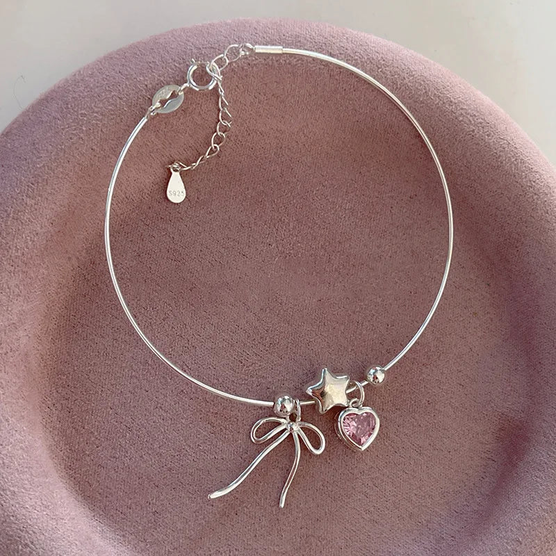 Pulsera y collar con diseño de estrellas, corazones y lazos