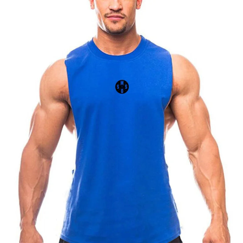 Camiseta sin mangas de fitness de corte bajo para hombres musculosos