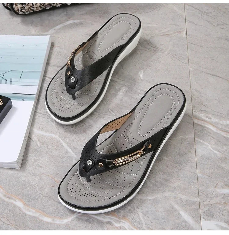 2023 Women's Slippers Summer New Fashion Metal Button Slides Shoes Wedge Beach Sandals Women Outside Platform Leisure Flip Flops