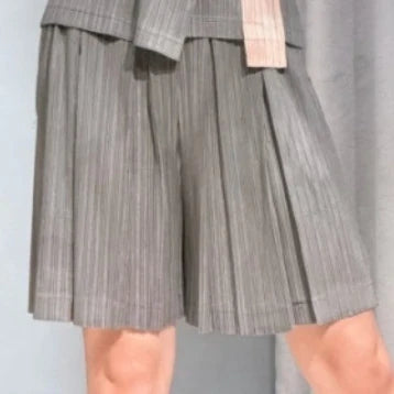 Miyake Pleated T-Shirt New Sleeveless Color-Block Camisole Women's Lightweight Draped Top with Matching Shorts and Capri Pants