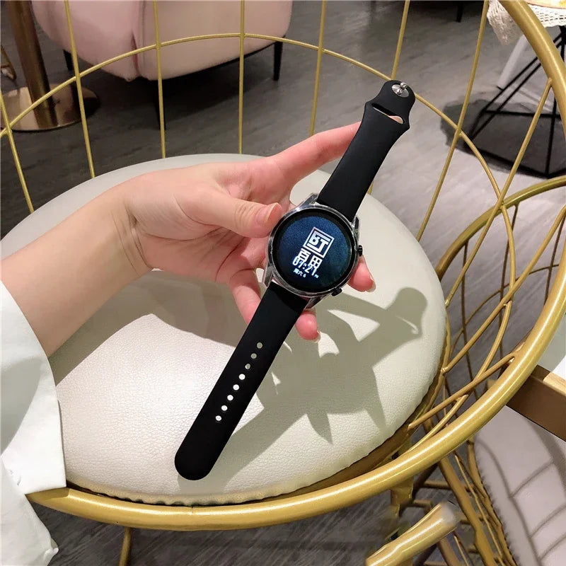 Motorola Moto Watch Smooth Silicone Pin-and-Tuck Band, 30 Colors