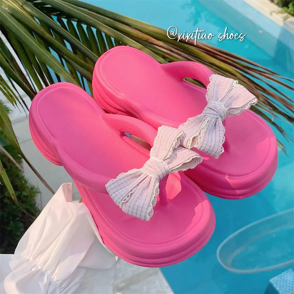Sandalias de playa con moño lindo