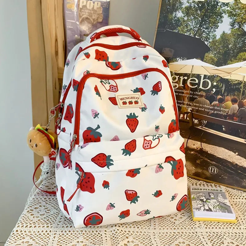 Mochila con estampado de fresas blancas y rojas