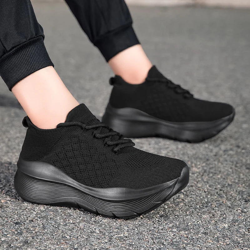 Beige Sports Shoes with Thick Curved Soles Men's Women Fashionable Sports Shoes Thick Cushioning Sole Suitable for Running, Gym