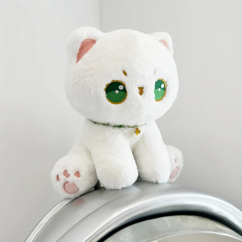 Peluche de gato con ojos verdes