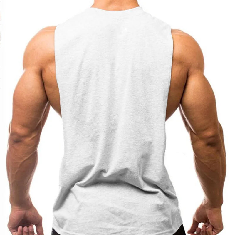 Camiseta sin mangas de fitness de corte bajo para hombres musculosos