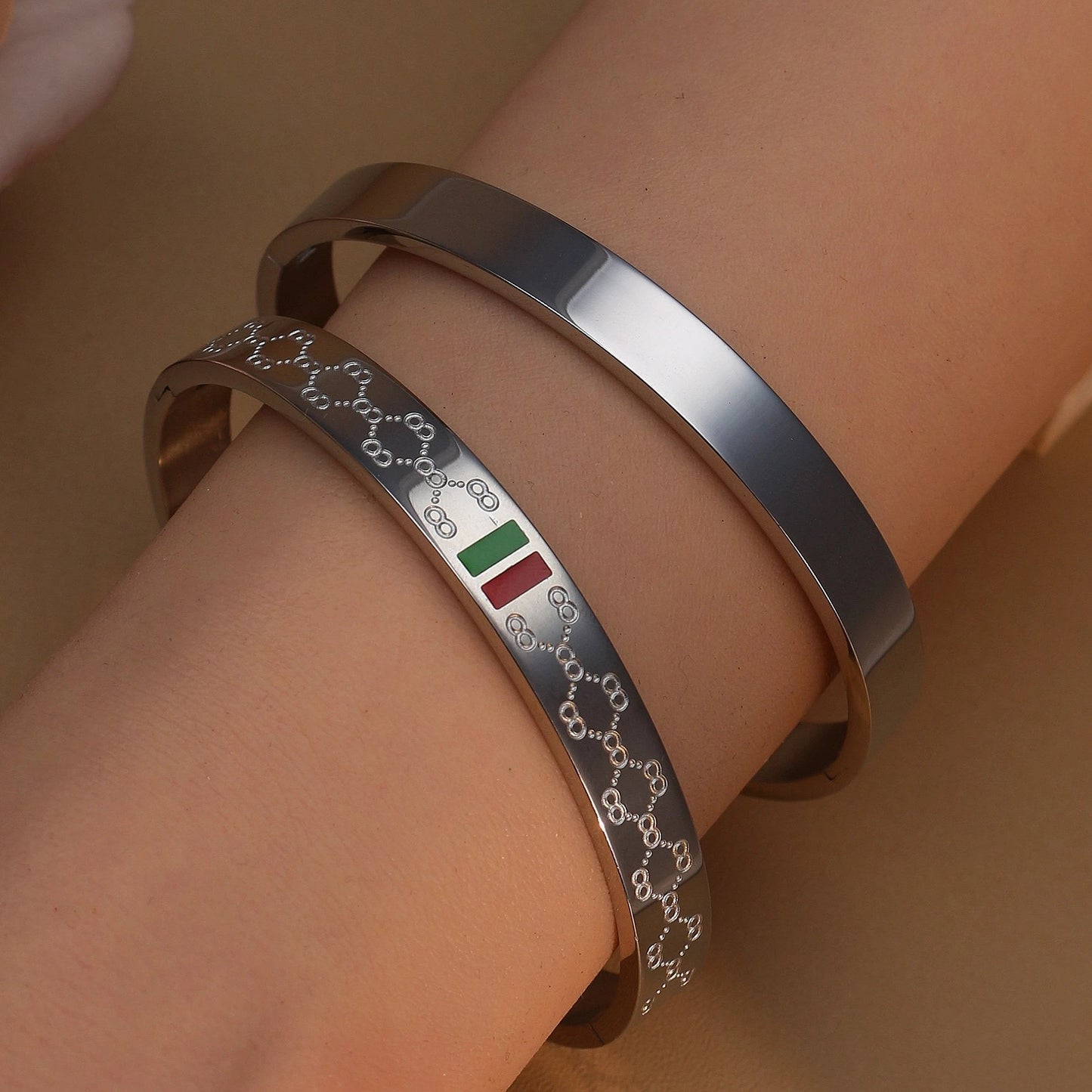 18 K Gold Plated Stainless Steel  55 MM Red/Green Bangles  , Fashionable Jewelry For Men And Women Wholesale