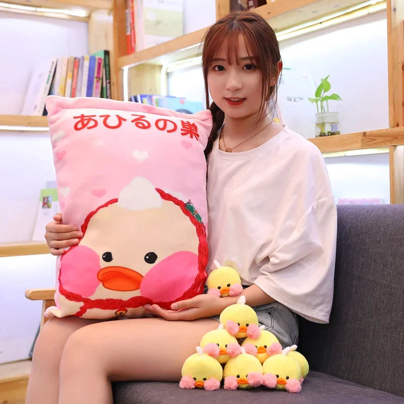 Peluchitos de pato en una almohada