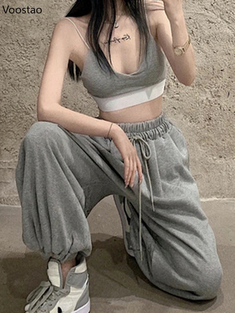Elegantes joggers blancos tobilleros para mujer
