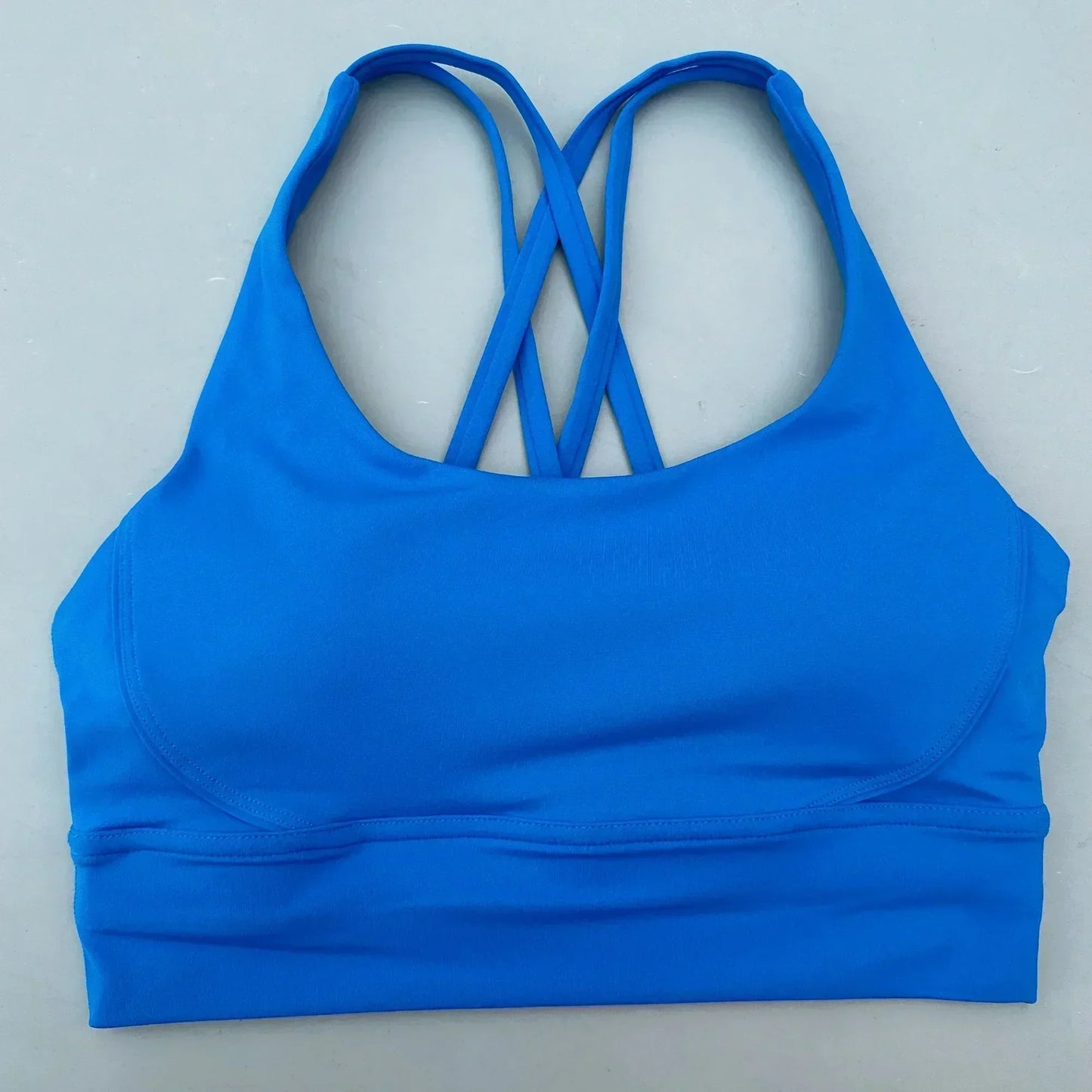 Sujetador deportivo para mujer de color liso, de punto cruzado, suave y de alta resistencia, top ajustado para entrenamiento completo, gimnasio, yoga, ropa interior con almohadillas para el pecho