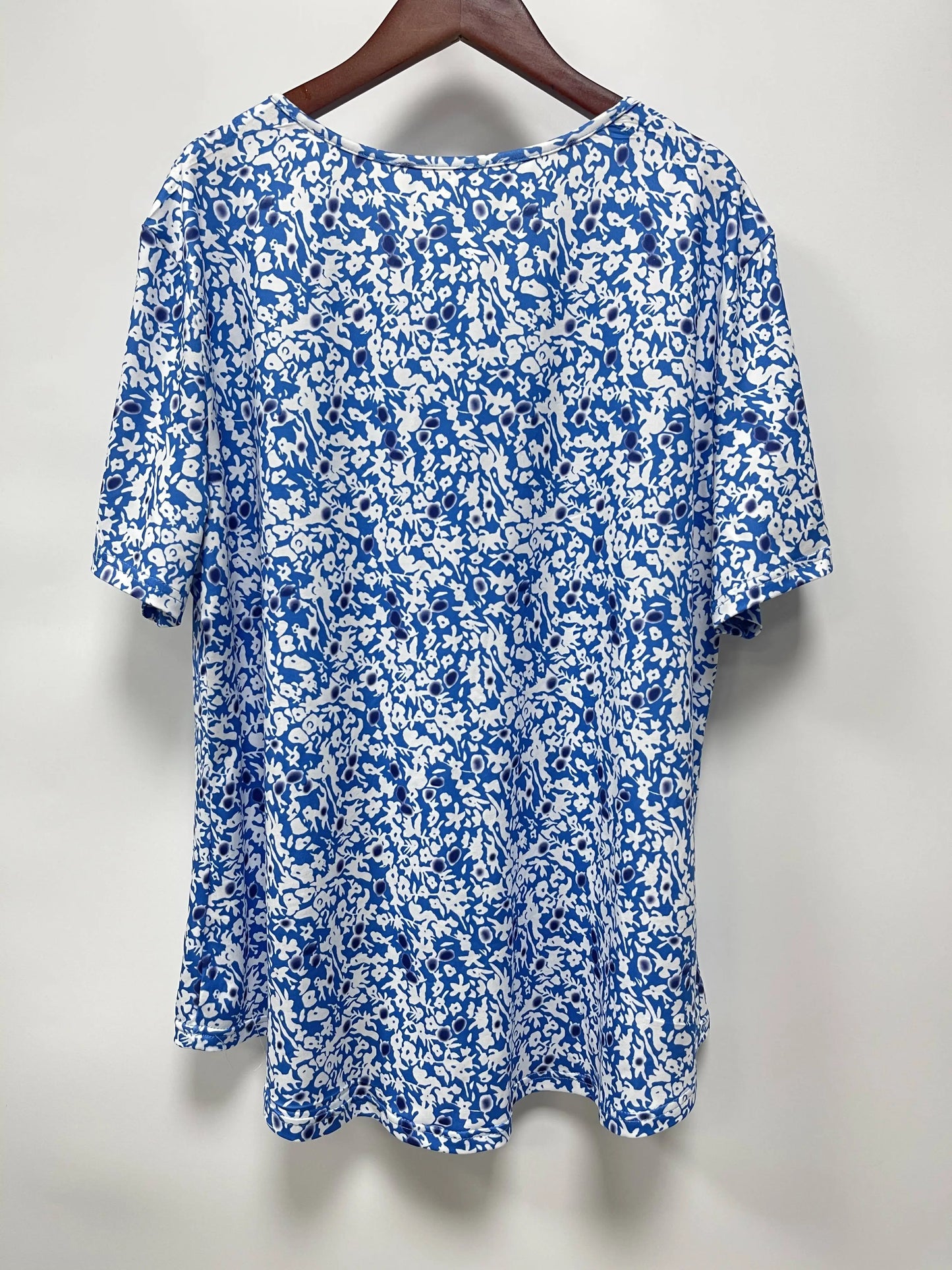 Plus-size spring-summer short-sleeved T-shirt with randomly printed buttons