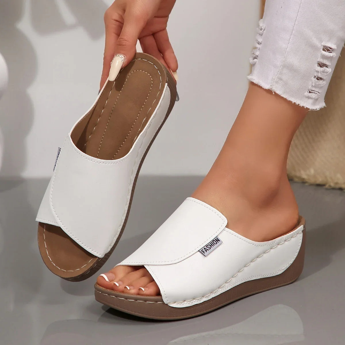 Summer Soft Platform Slippers Women 2025 Fashion Peep Toe Wedges Flip Flops Woman Light Med Heel Casual Beach Shoes