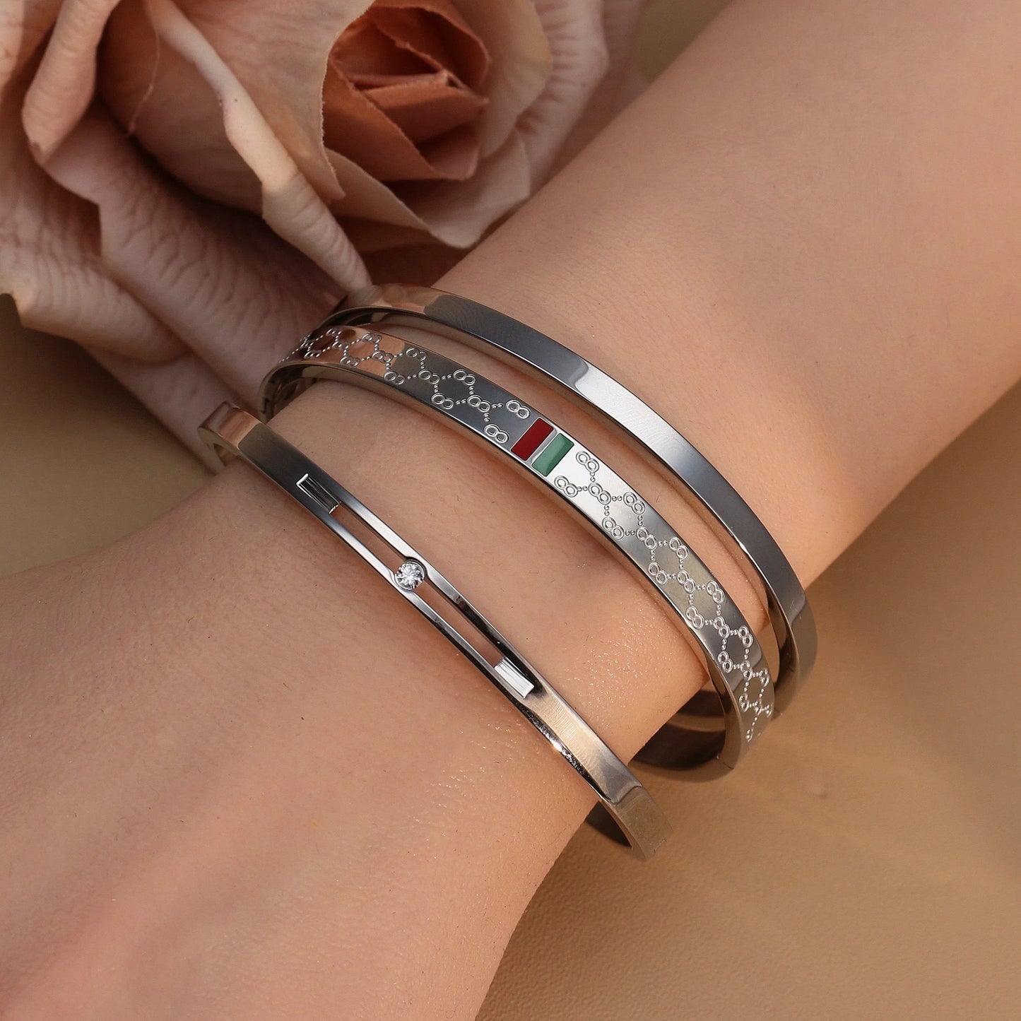 18 K Gold Plated Stainless Steel  55 MM Red/Green Bangles  , Fashionable Jewelry For Men And Women Wholesale