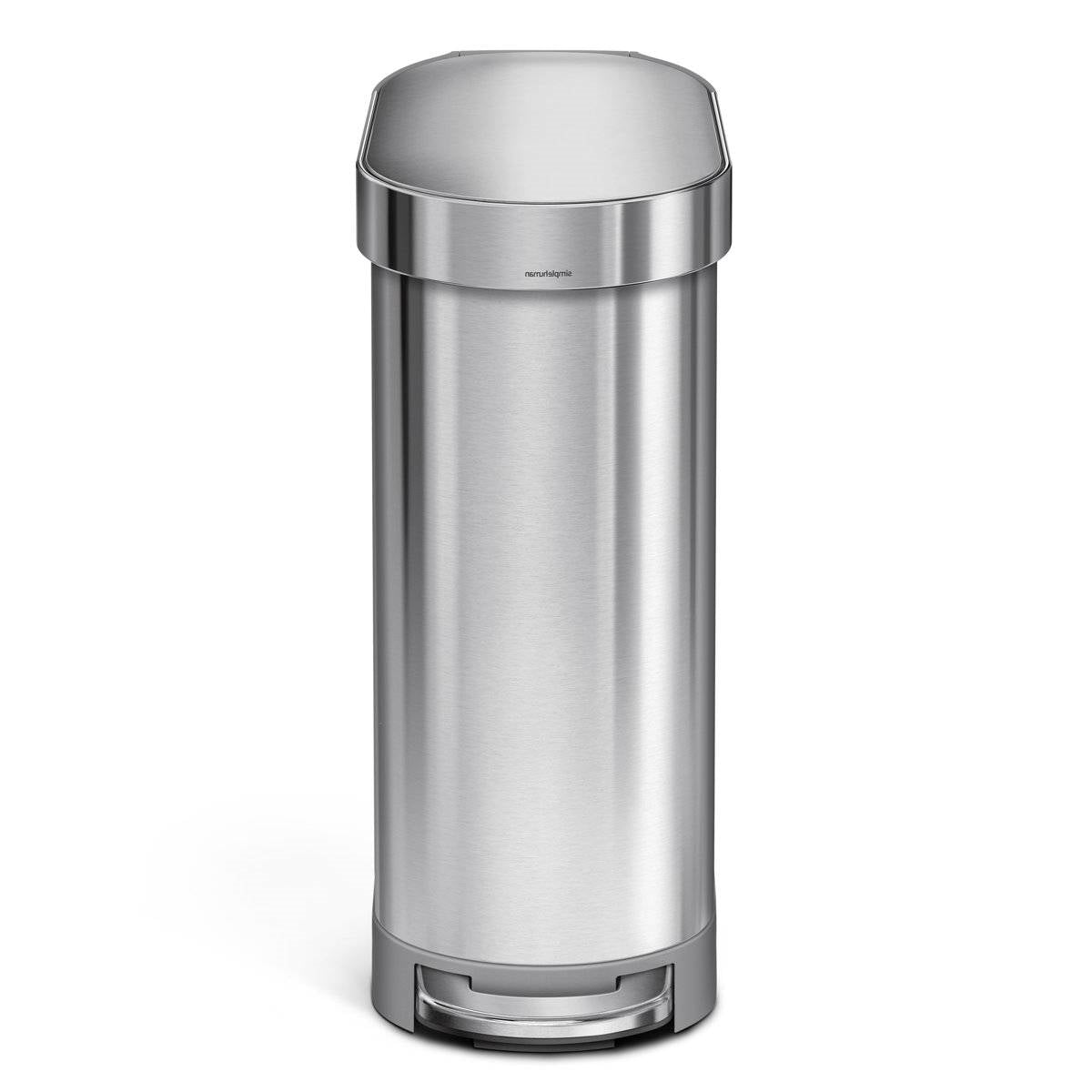 Bote de basura de cocina estrecho de acero inoxidable de 12 galones con tapa de pedal fácil