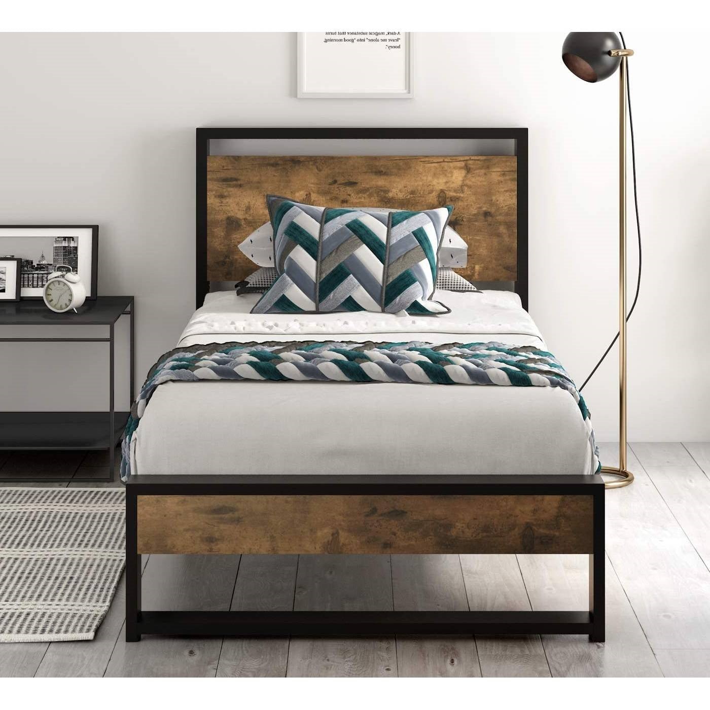 Base de cama de plataforma doble de metal y madera con cabecera industrial