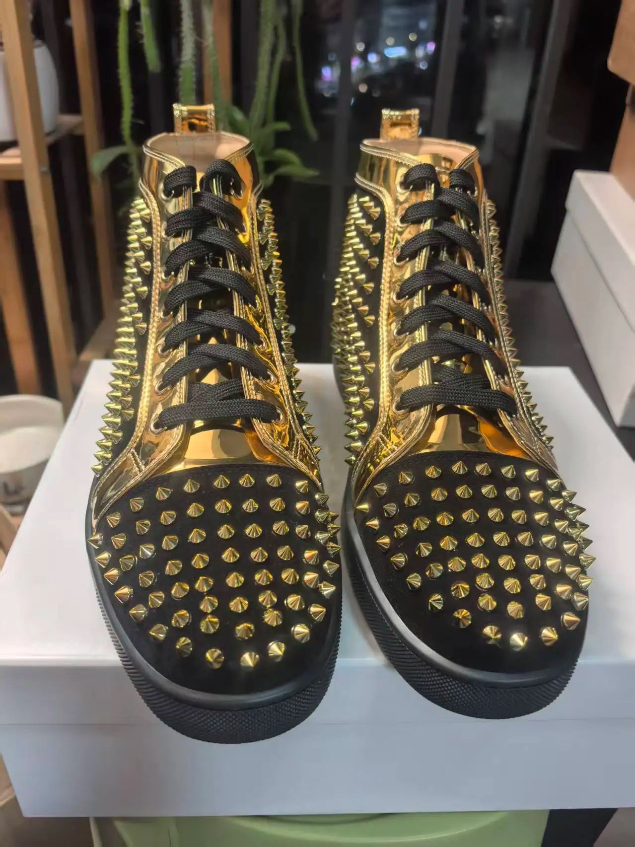 High-Top Shoe Gold Patchwork Black Leather Red Sole Sneakers Unisex Full Rivets Decorate Flat Sole Lace-Up Causal Sports Shoes