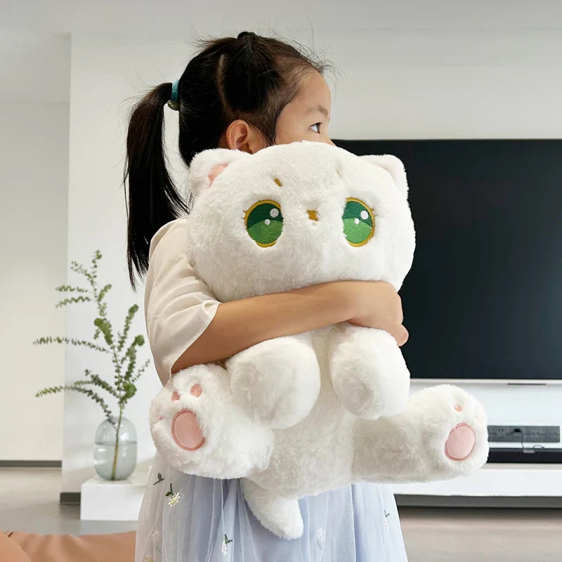 Peluche de gato con ojos verdes