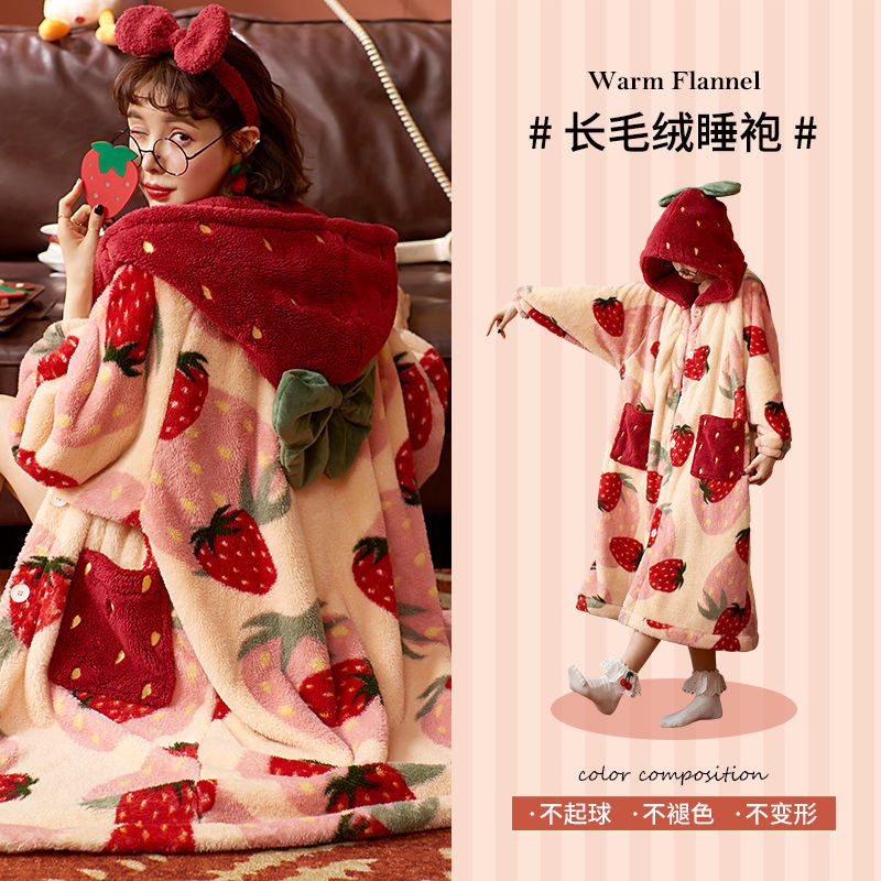 Bata con capucha y estampado de fresas