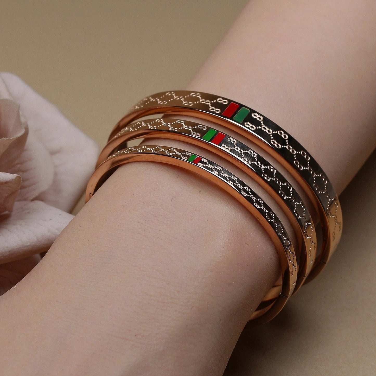 18 K Gold Plated Stainless Steel  55 MM Red/Green Bangles  , Fashionable Jewelry For Men And Women Wholesale
