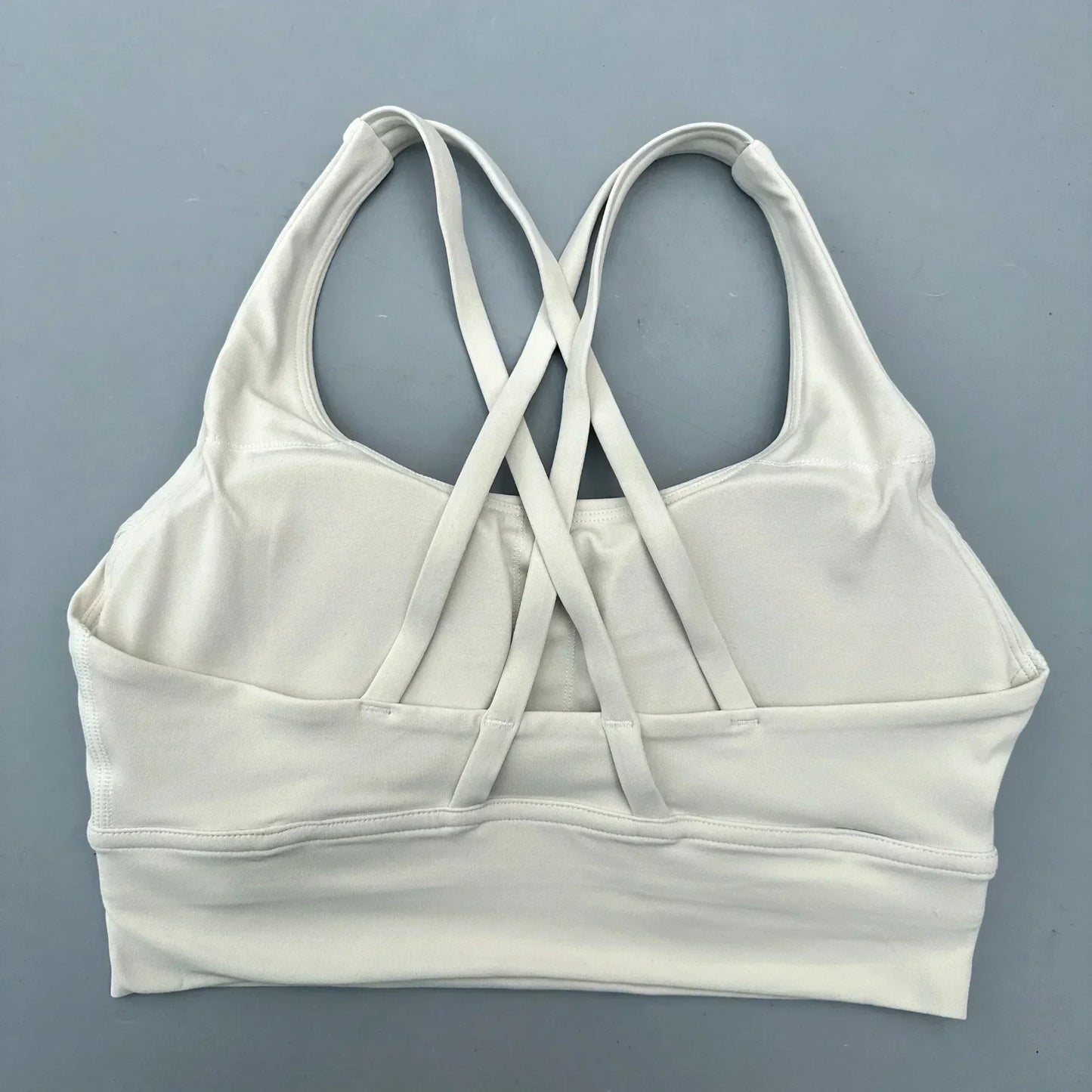 Sujetador deportivo para mujer de color liso, de punto cruzado, suave y de alta resistencia, top ajustado para entrenamiento completo, gimnasio, yoga, ropa interior con almohadillas para el pecho