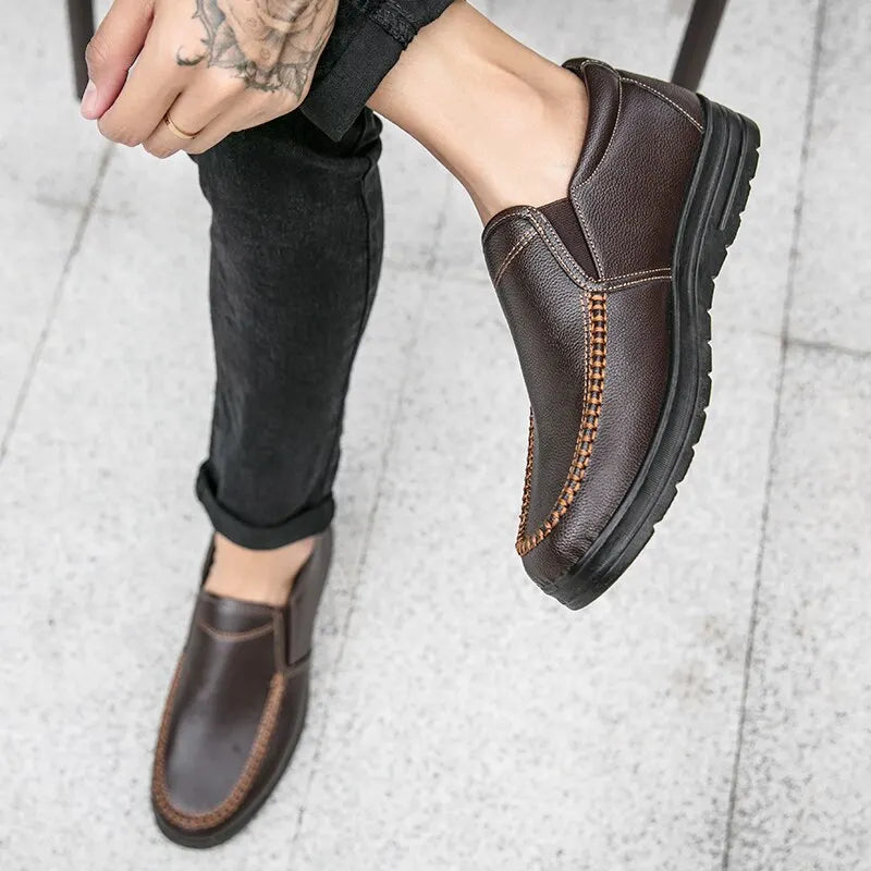 Men's Light Leather Casual Shoes Outdoor Walking Shoes Comfortable Sports Shoes Soft Social Shoes Men's Luxury Brand Copy Shoes