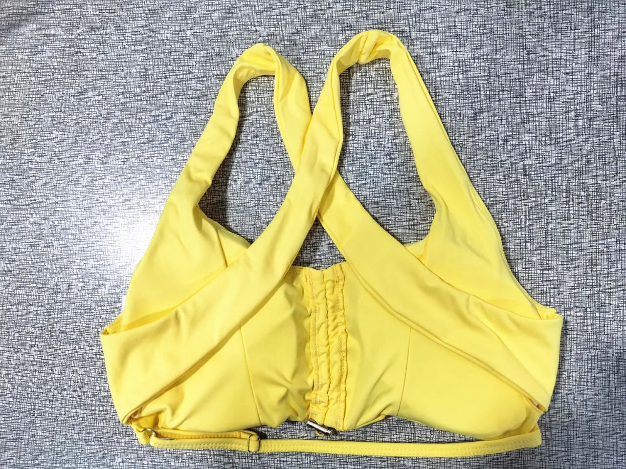 Conjunto de Yoga FitFlex para Mujer: Dúo de Top de Manga y Shorts