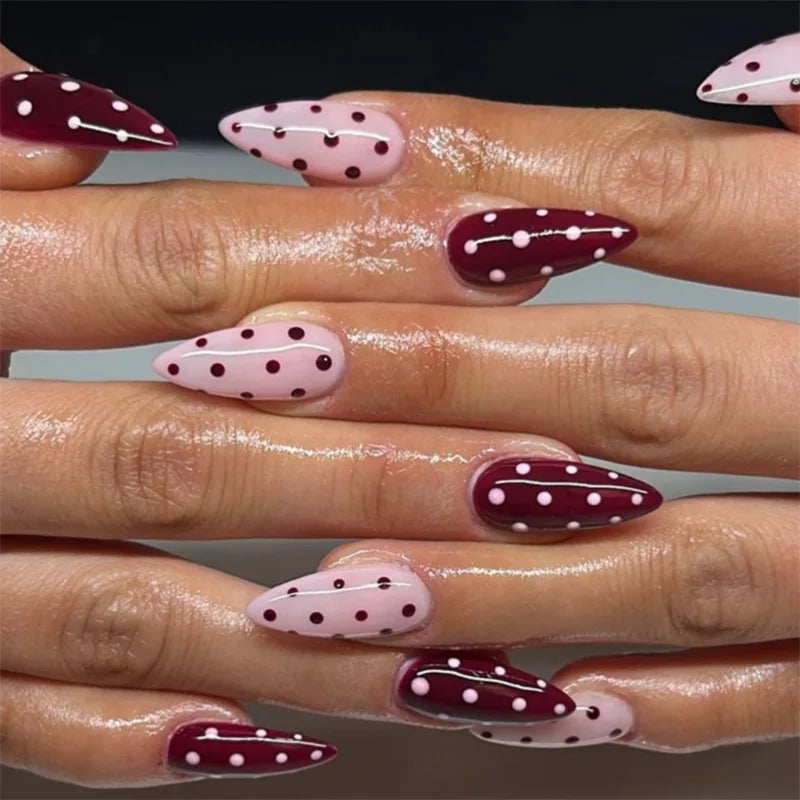 24pcs Red Star Print Fake Nails Sweet Cool Short Almond Press on Nail for Women Wearable Detachable Ins Spice Girl False Nails