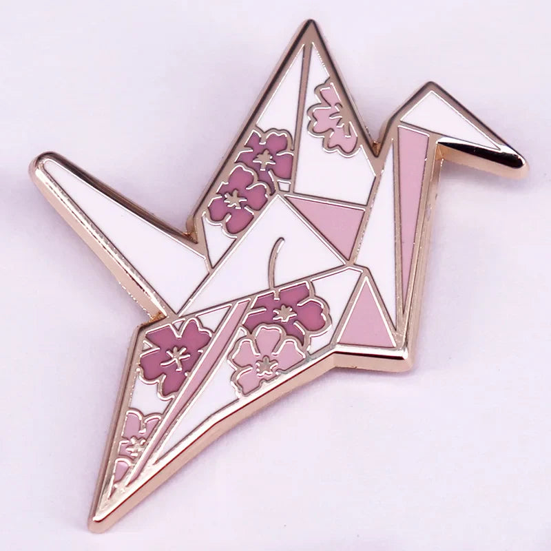 Pin esmaltado grulla de origami sakura