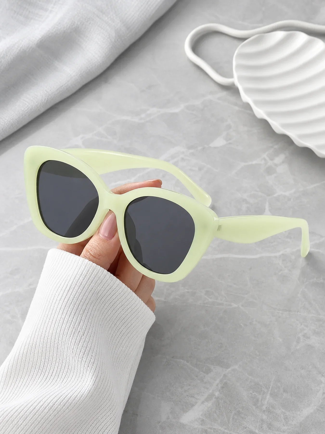 Ladies' Classic Cat Eye Sunglasses, Thick Framed Retro Trendy Outdoor Sunglasses