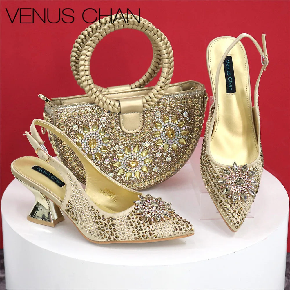 Zapatos y bolso de diseño italiano combinados con carteras de mano de pétalos hechas a mano