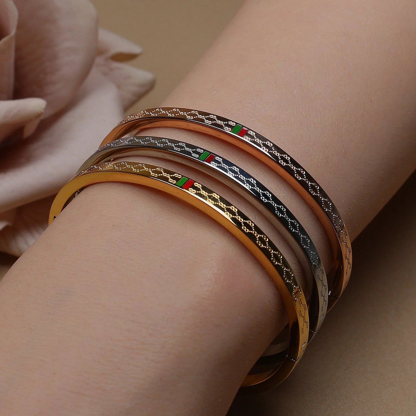 18 K Gold Plated Stainless Steel  55 MM Red/Green Bangles  , Fashionable Jewelry For Men And Women Wholesale