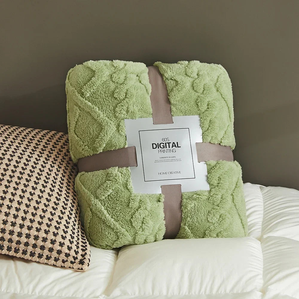 Fluffy Coral Velvet Throw Blanket – Soft Plush & Warm, Thickened Flannel, Comfortable for  Air-Conditioned Room, Luxury Decor
