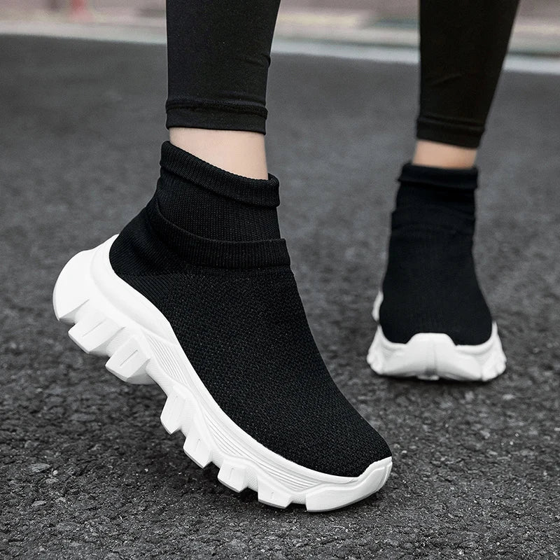 New Luxury Women's Comfortable Sneaker Lightweight Platform Men's Casual Sports Shoes Anti Slip Thick Soled Tenis Walking Shoes